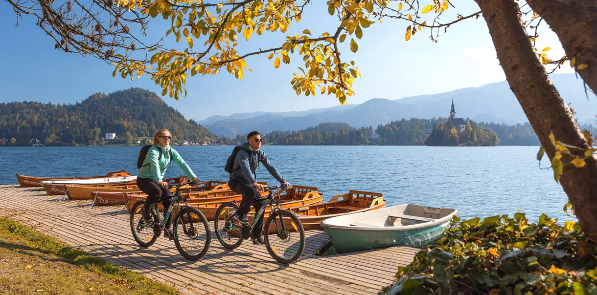 Bled jesensko kolesarjenje, Foto Jošt Gantar, www.bled.si. Bled jesensko kolesarjenje